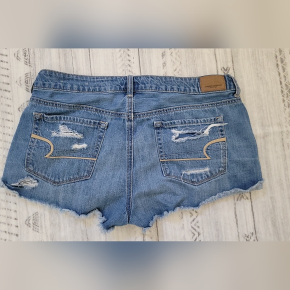 American Eagle Tomgirl distressed shortie jean shorts Size 10 - Picture 4 of 16